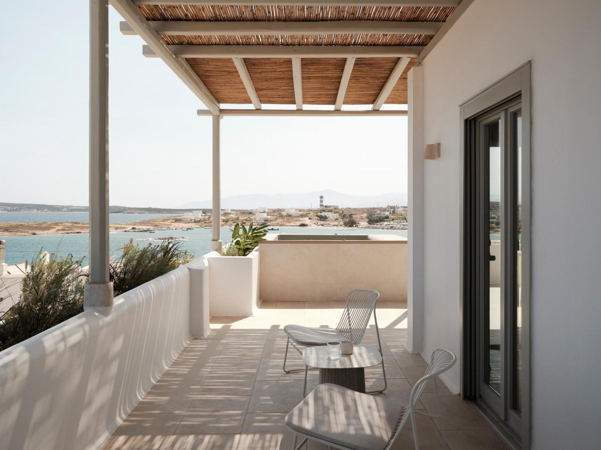 Akria Seaside Suites Науса Екстер'єр фото