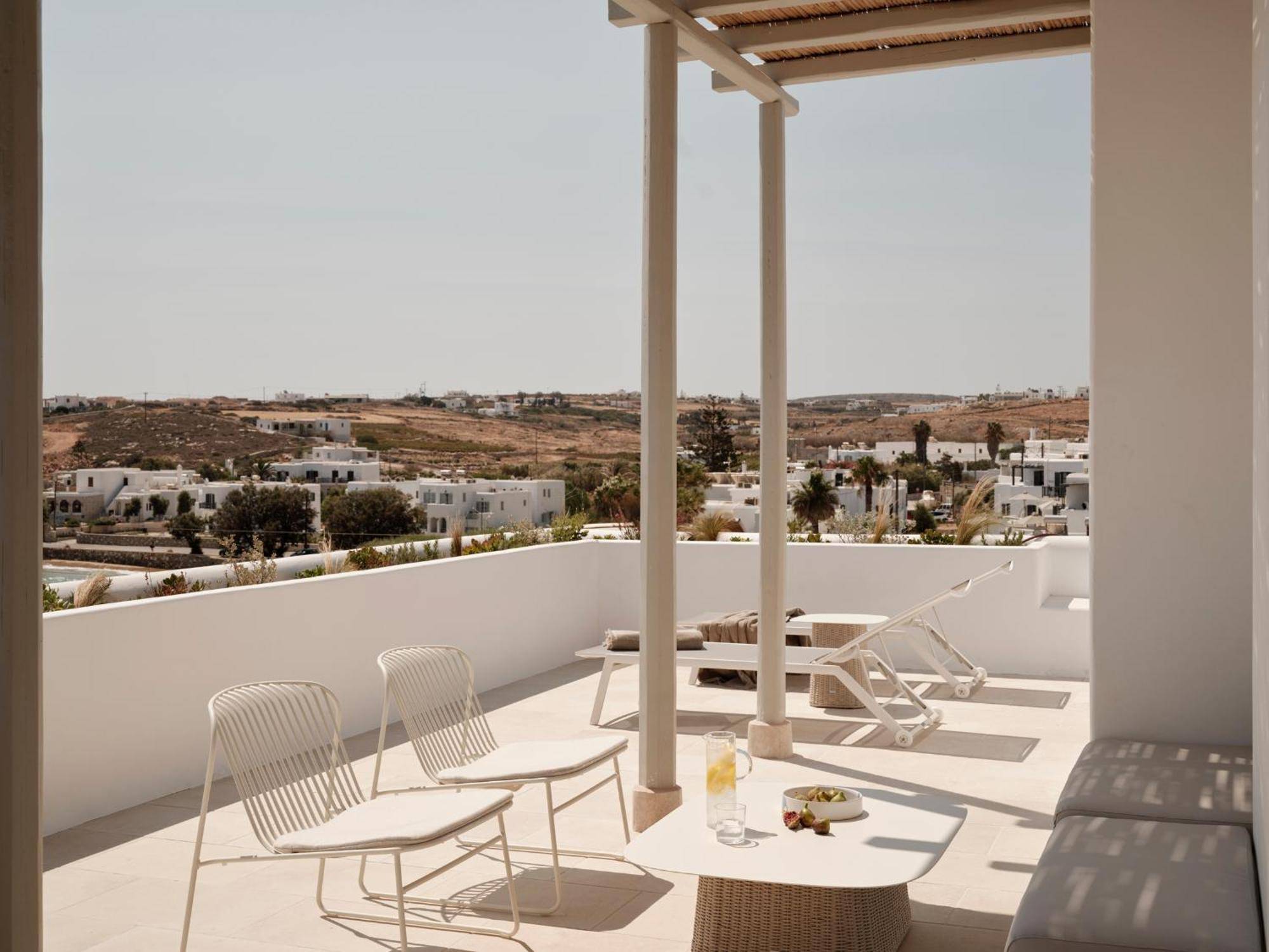 Akria Seaside Suites Науса Екстер'єр фото