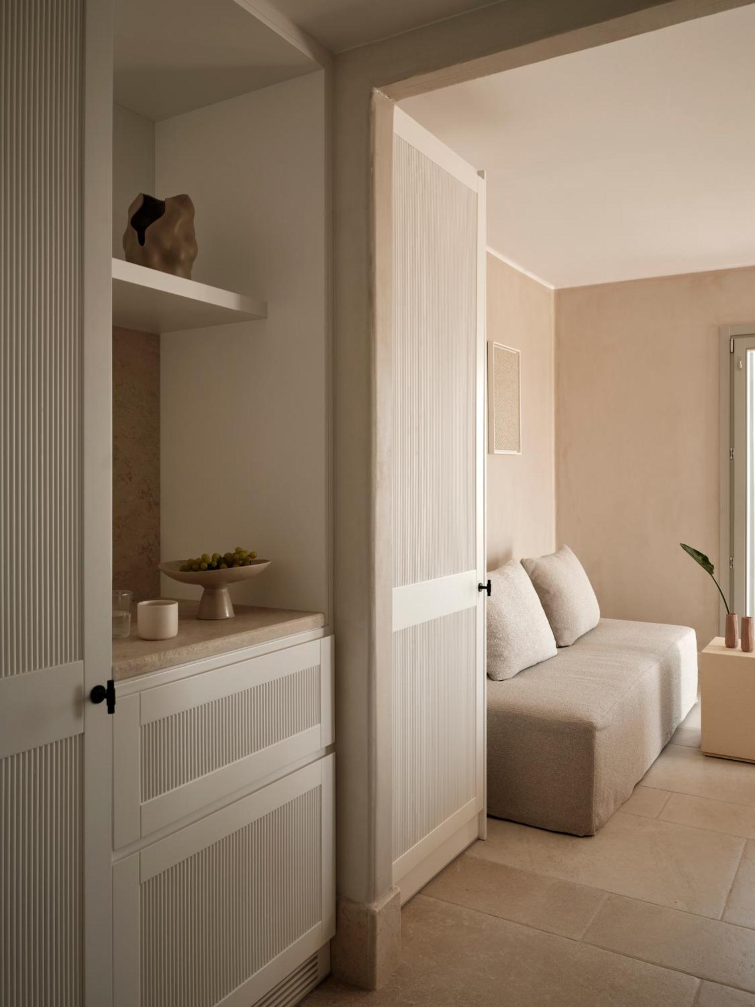Akria Seaside Suites Науса Екстер'єр фото